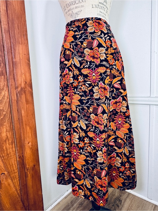 White Stag Dresses & Skirts - Vintage White Stag Black Maxi Skirt Corduroy Orange Fall Floral Pattern